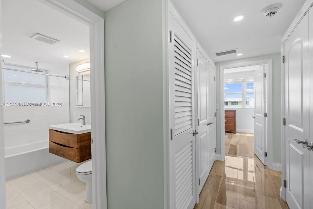 For Sale: $578,000 (2 beds, 2 baths, 1185 Square Feet)