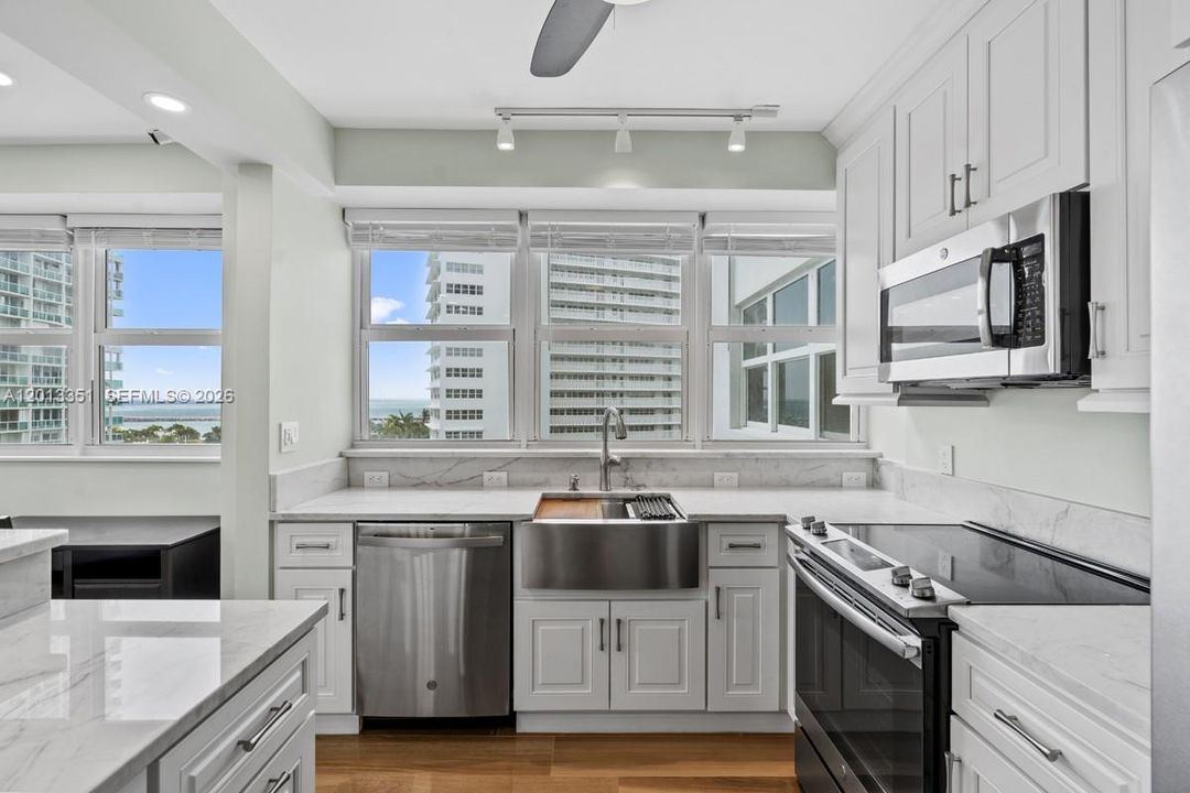 For Sale: $578,000 (2 beds, 2 baths, 1185 Square Feet)