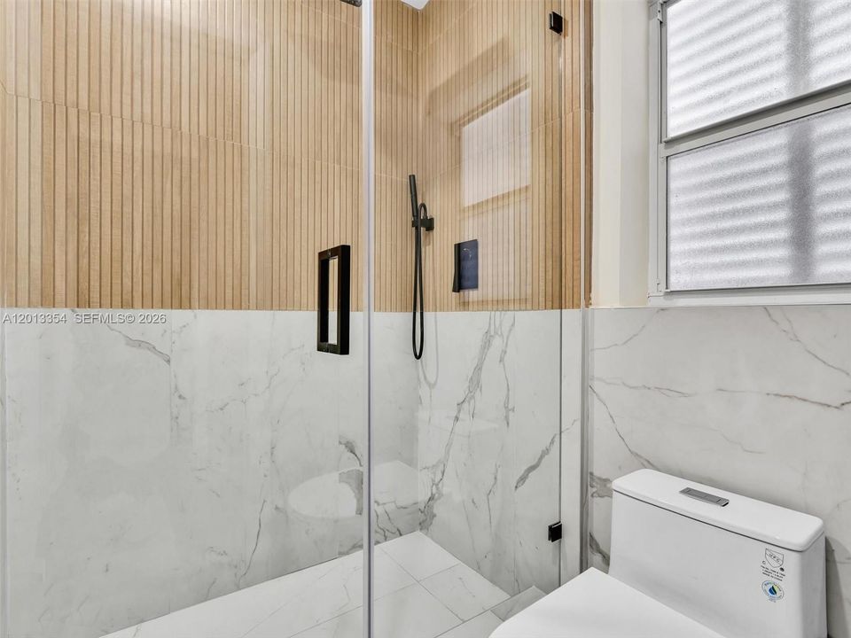 En Venta: $899,000 (4 camas, 3 baños, 2161 Pies cuadrados)