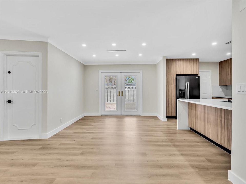 En Venta: $899,000 (4 camas, 3 baños, 2161 Pies cuadrados)