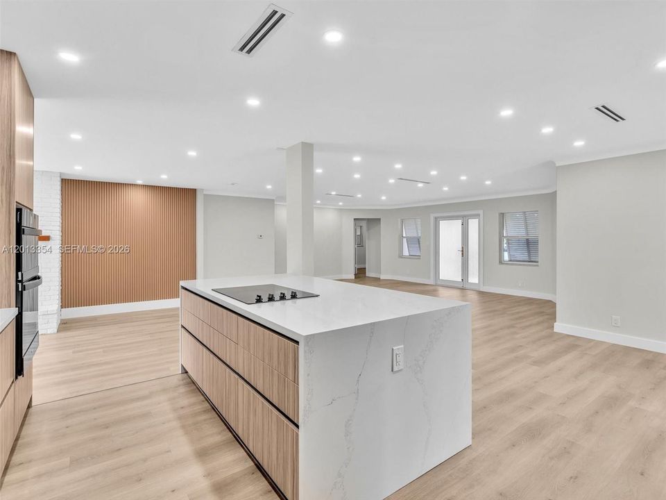 En Venta: $899,000 (4 camas, 3 baños, 2161 Pies cuadrados)