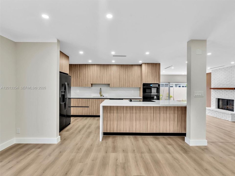En Venta: $899,000 (4 camas, 3 baños, 2161 Pies cuadrados)