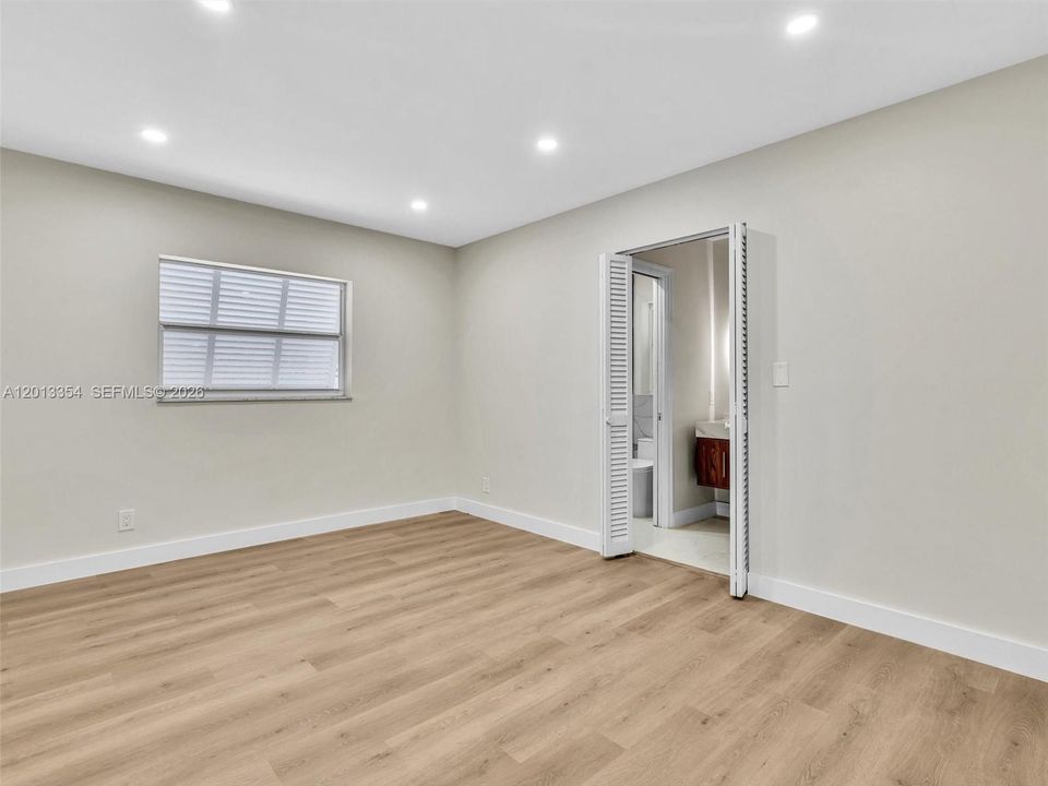 En Venta: $899,000 (4 camas, 3 baños, 2161 Pies cuadrados)