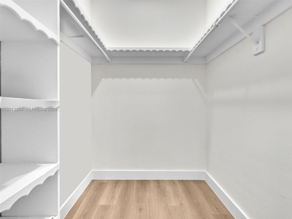 En Venta: $899,000 (4 camas, 3 baños, 2161 Pies cuadrados)