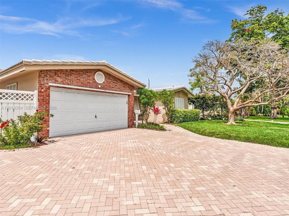 En Venta: $899,000 (4 camas, 3 baños, 2161 Pies cuadrados)