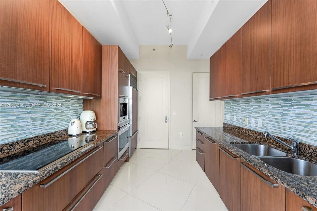 For Rent: $7,500 (2 beds, 2 baths, 1463 Square Feet)