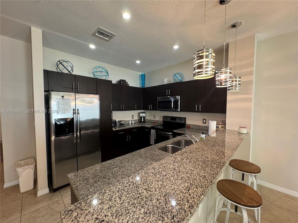 Active With Contract: $3,200 (3 beds, 2 baths, 1440 Square Feet)