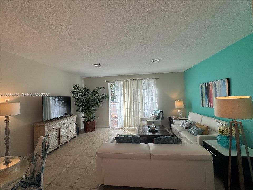 Active With Contract: $3,200 (3 beds, 2 baths, 1440 Square Feet)