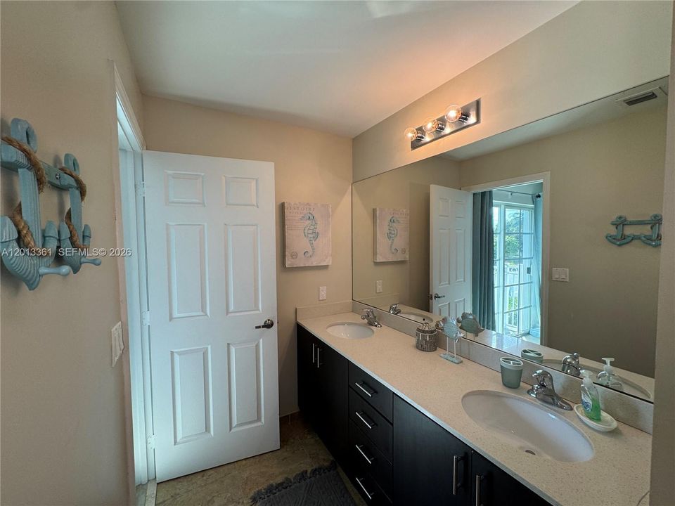 Active With Contract: $3,200 (3 beds, 2 baths, 1440 Square Feet)