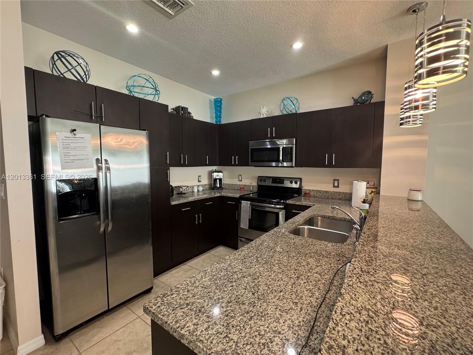 Active With Contract: $3,200 (3 beds, 2 baths, 1440 Square Feet)