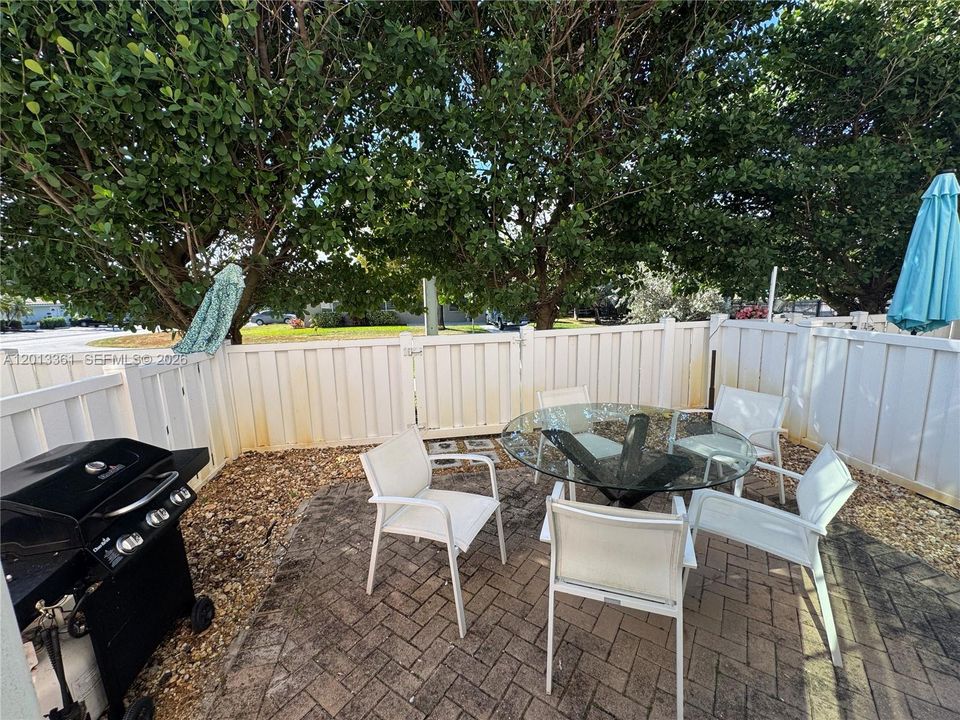 Active With Contract: $3,200 (3 beds, 2 baths, 1440 Square Feet)