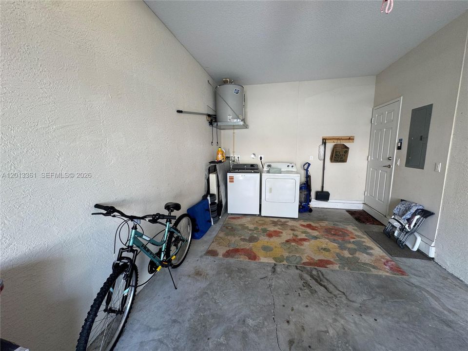 Active With Contract: $3,200 (3 beds, 2 baths, 1440 Square Feet)