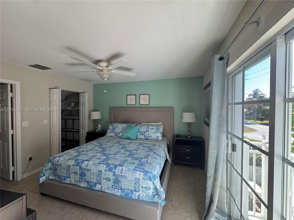 Active With Contract: $3,200 (3 beds, 2 baths, 1440 Square Feet)