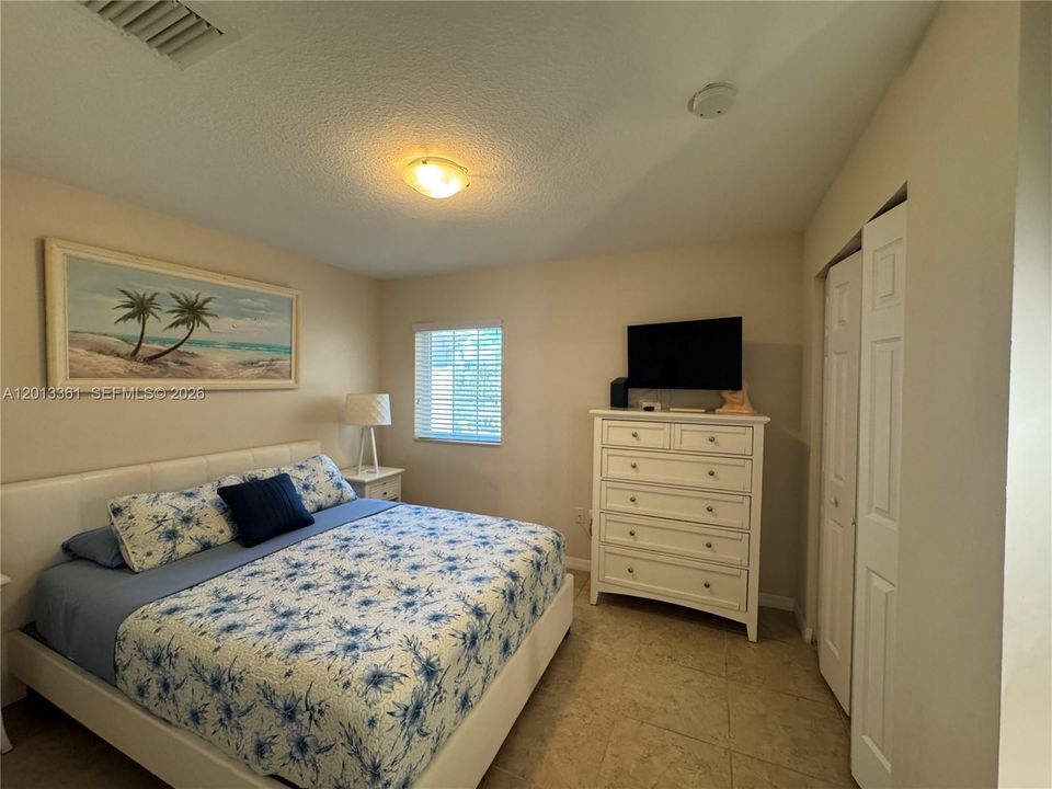 Active With Contract: $3,200 (3 beds, 2 baths, 1440 Square Feet)