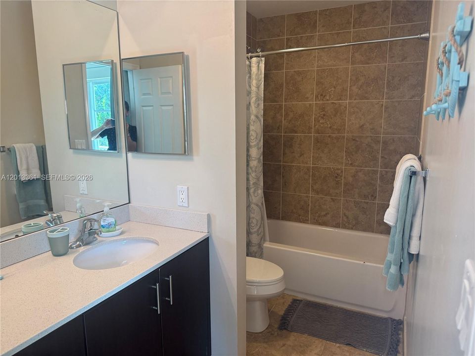 Active With Contract: $3,200 (3 beds, 2 baths, 1440 Square Feet)
