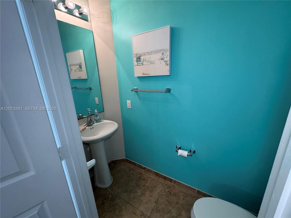 Active With Contract: $3,200 (3 beds, 2 baths, 1440 Square Feet)