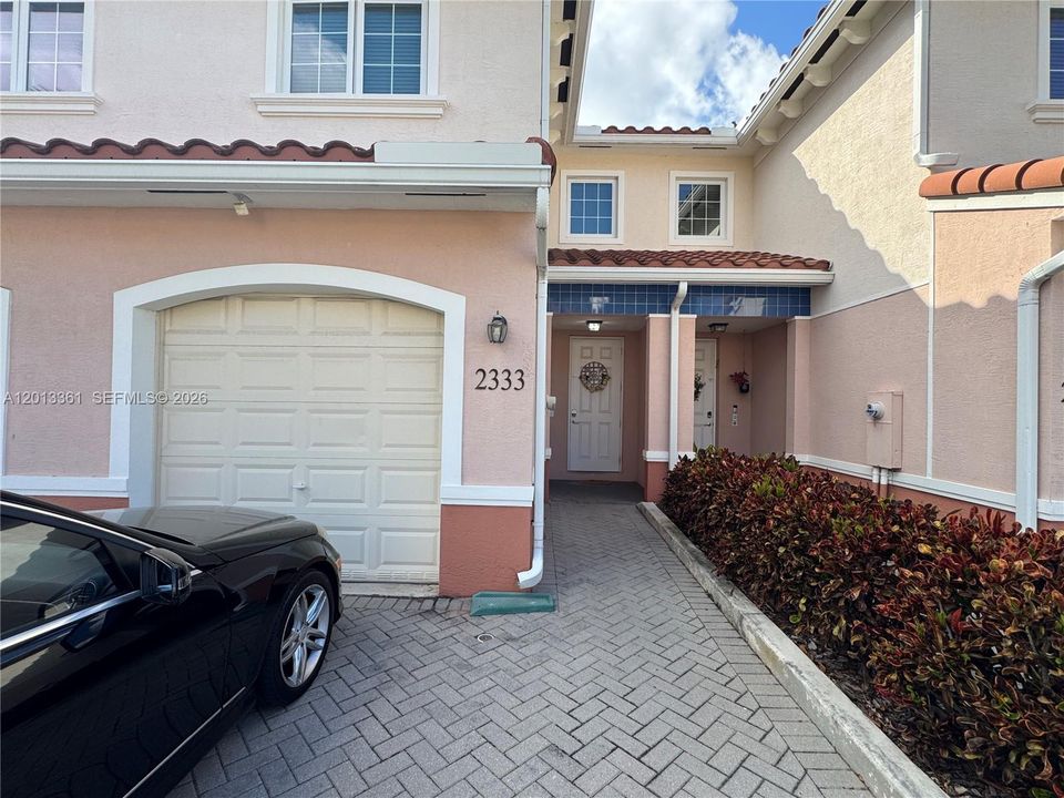 Active With Contract: $3,200 (3 beds, 2 baths, 1440 Square Feet)