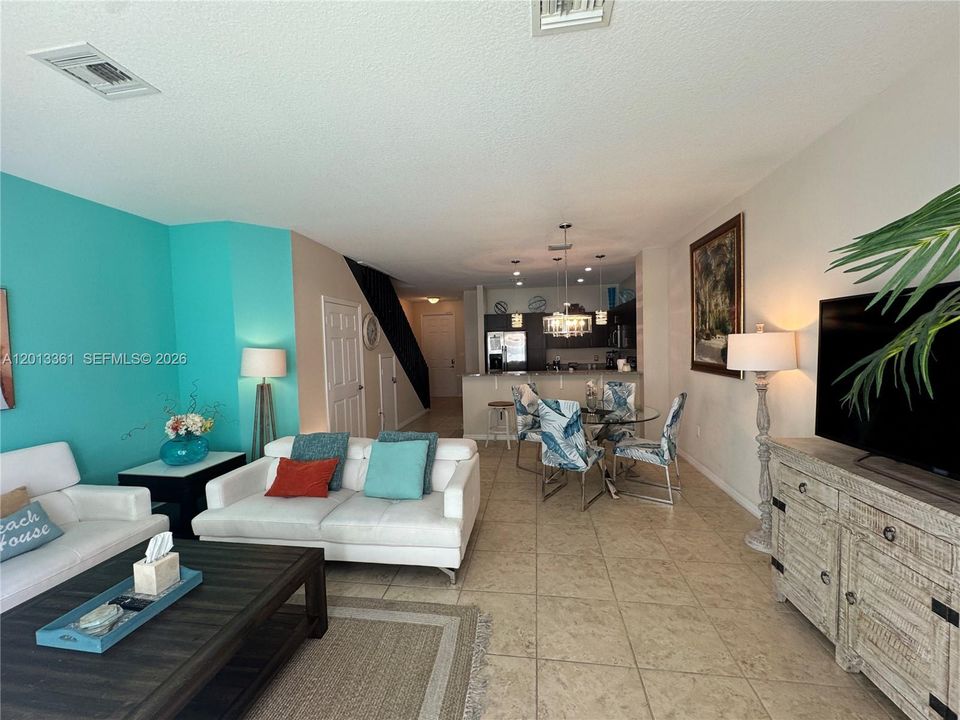 Active With Contract: $3,200 (3 beds, 2 baths, 1440 Square Feet)