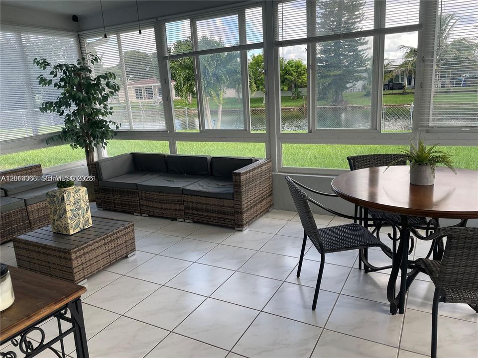 En Venta: $570,000 (2 camas, 2 baños, 1247 Pies cuadrados)