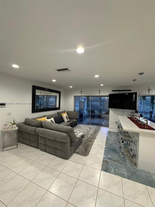 En Venta: $570,000 (2 camas, 2 baños, 1247 Pies cuadrados)