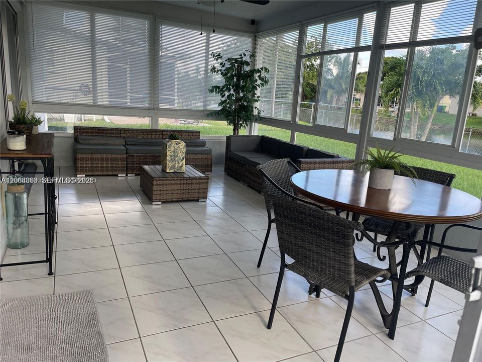En Venta: $570,000 (2 camas, 2 baños, 1247 Pies cuadrados)