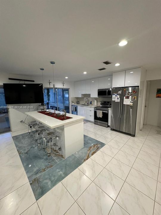 En Venta: $570,000 (2 camas, 2 baños, 1247 Pies cuadrados)