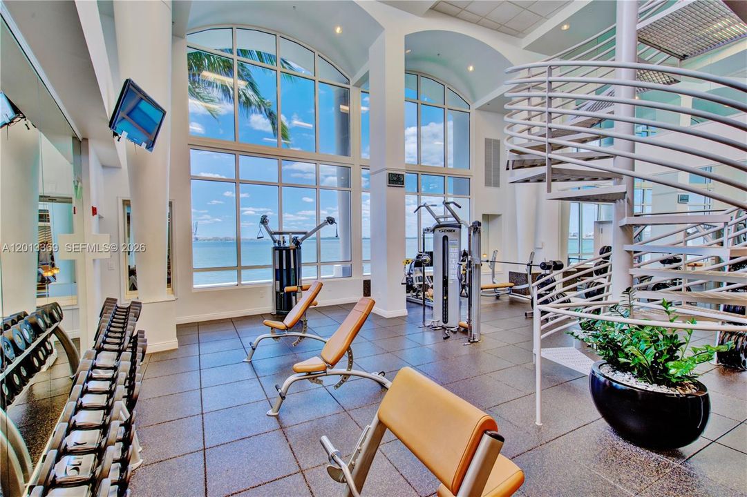 Active With Contract: $3,775 (1 beds, 1 baths, 907 Square Feet)