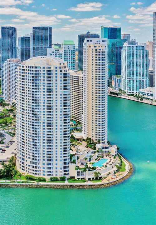 Active With Contract: $3,775 (1 beds, 1 baths, 907 Square Feet)