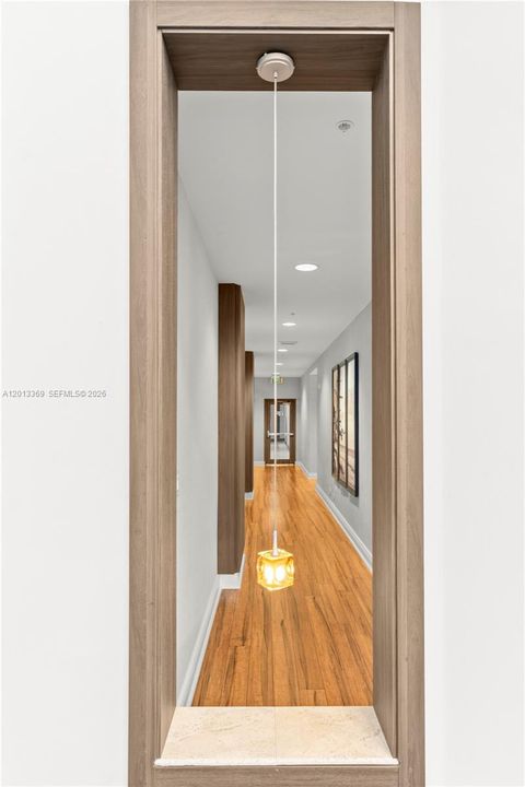 Active With Contract: $3,775 (1 beds, 1 baths, 907 Square Feet)