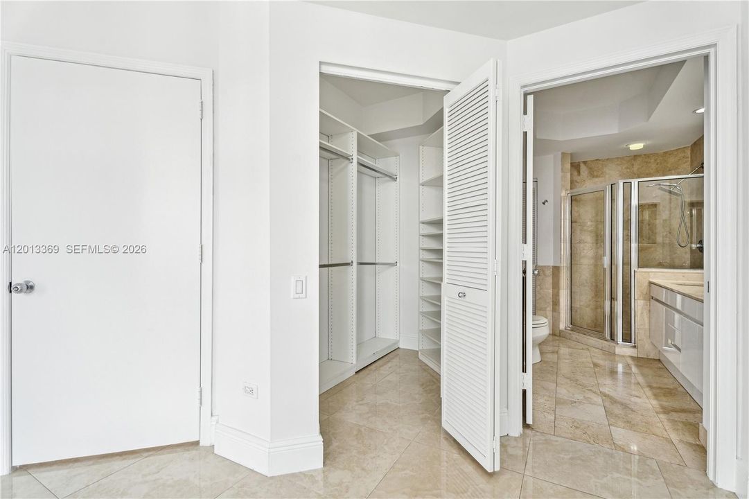 Active With Contract: $3,775 (1 beds, 1 baths, 907 Square Feet)