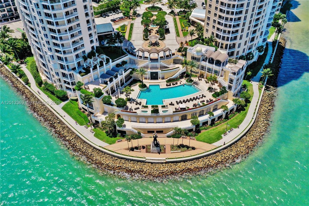 Active With Contract: $3,775 (1 beds, 1 baths, 907 Square Feet)