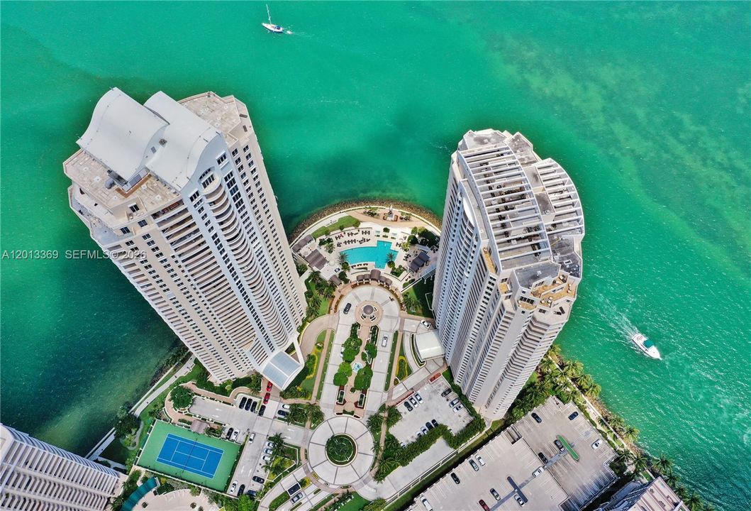 Active With Contract: $3,775 (1 beds, 1 baths, 907 Square Feet)
