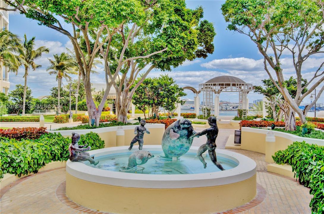 Active With Contract: $3,775 (1 beds, 1 baths, 907 Square Feet)