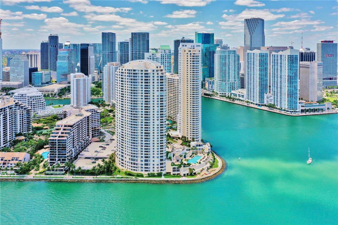 Active With Contract: $3,775 (1 beds, 1 baths, 907 Square Feet)