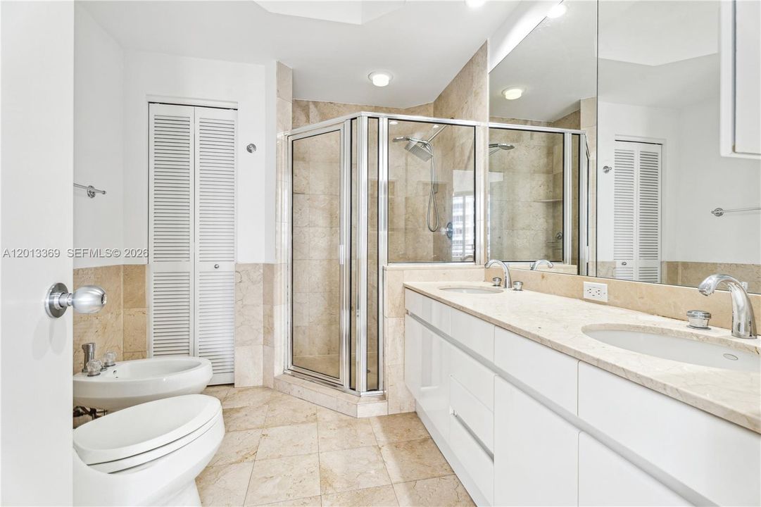 Active With Contract: $3,775 (1 beds, 1 baths, 907 Square Feet)