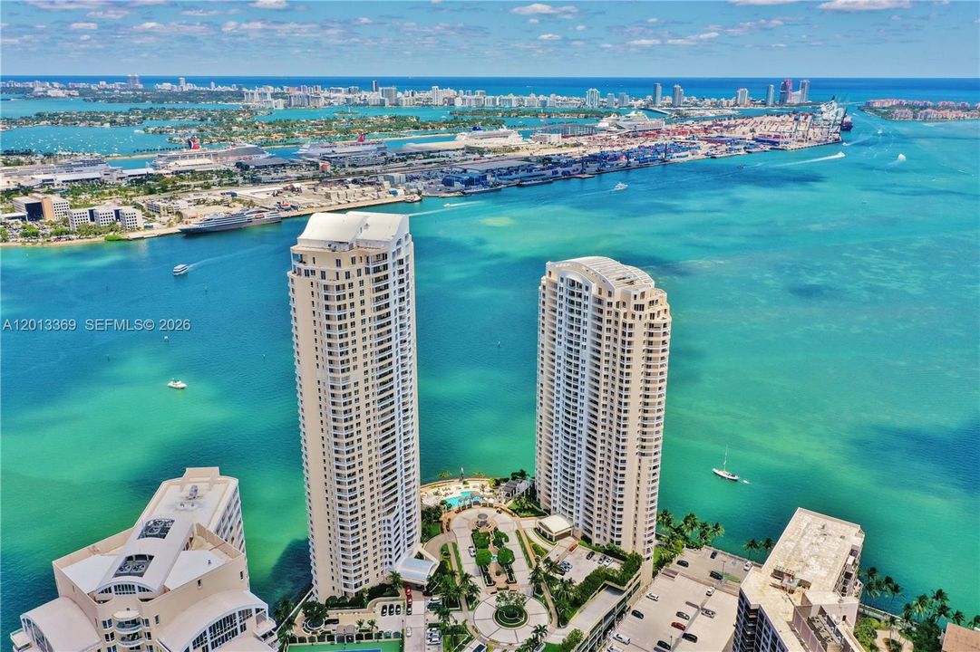 Active With Contract: $3,775 (1 beds, 1 baths, 907 Square Feet)