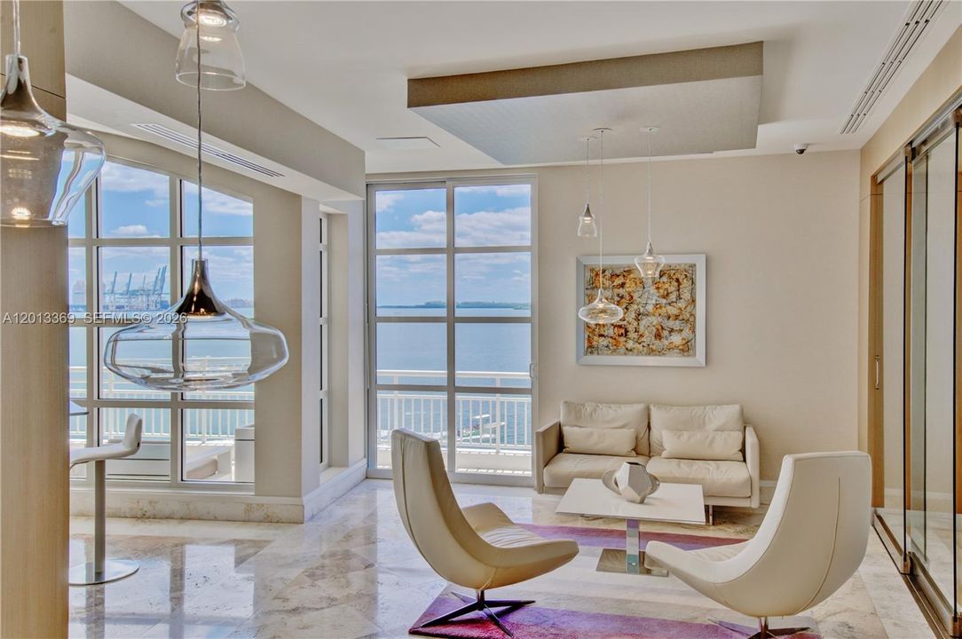 Active With Contract: $3,775 (1 beds, 1 baths, 907 Square Feet)