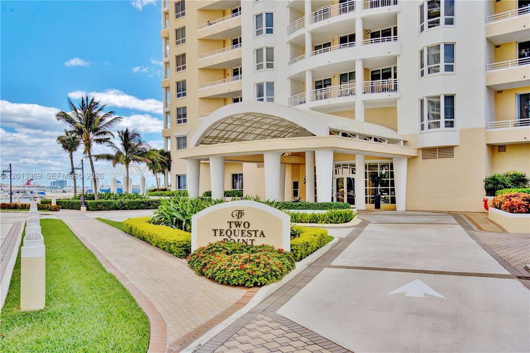 Active With Contract: $3,775 (1 beds, 1 baths, 907 Square Feet)