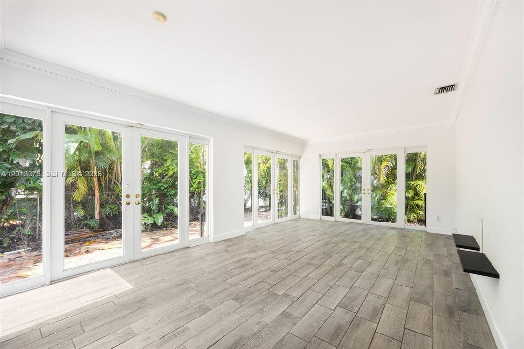合同活跃: $3,050,000 (0.23 acres)