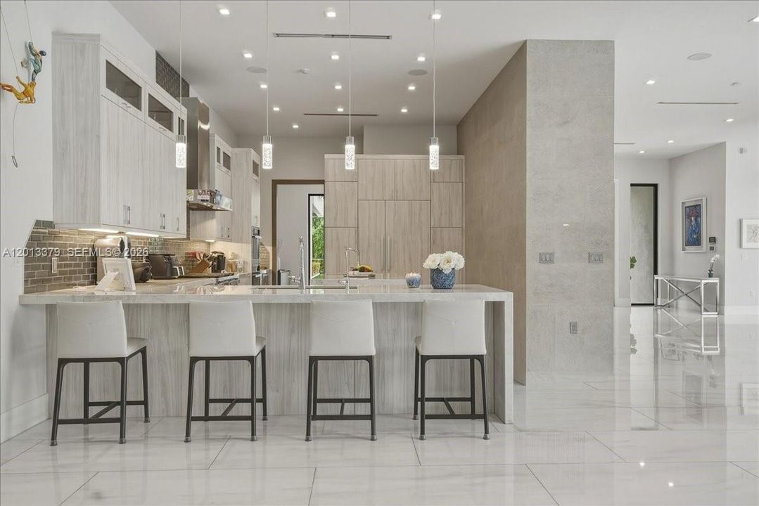En Venta: $6,595,000 (6 camas, 6 baños, 4619 Pies cuadrados)