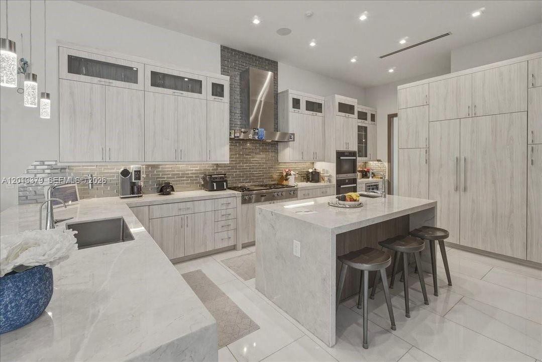 En Venta: $6,595,000 (6 camas, 6 baños, 4619 Pies cuadrados)