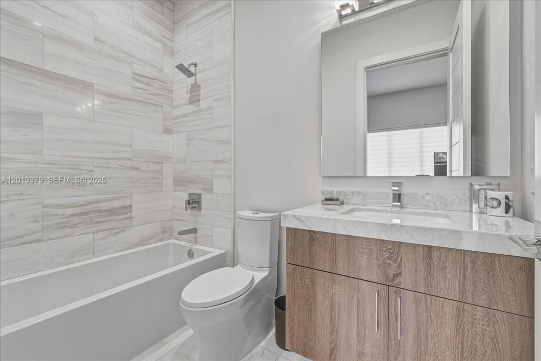 En Venta: $6,595,000 (6 camas, 6 baños, 4619 Pies cuadrados)