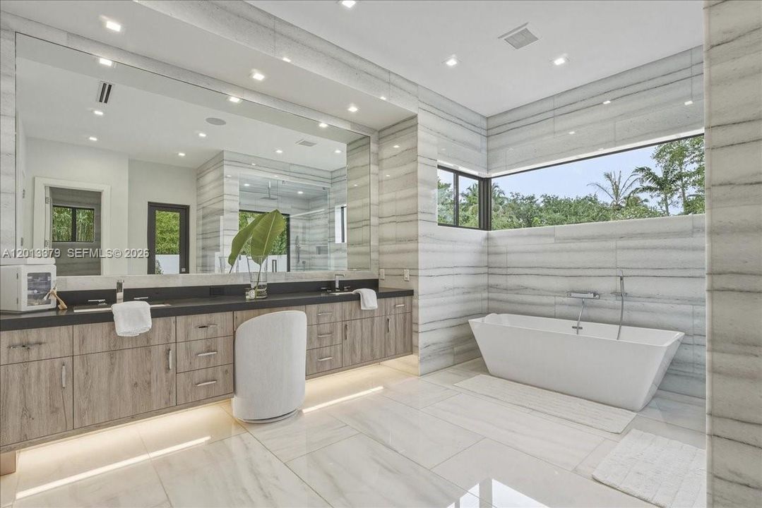 En Venta: $6,595,000 (6 camas, 6 baños, 4619 Pies cuadrados)
