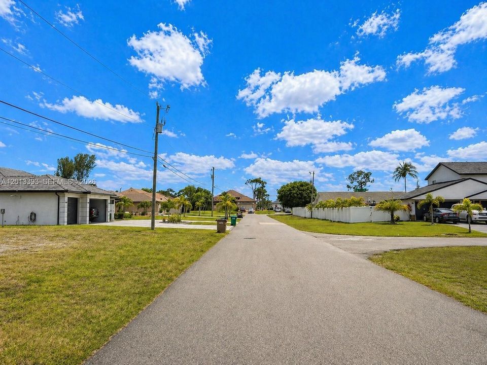 На продажу: $139,900 (0.23 acres)