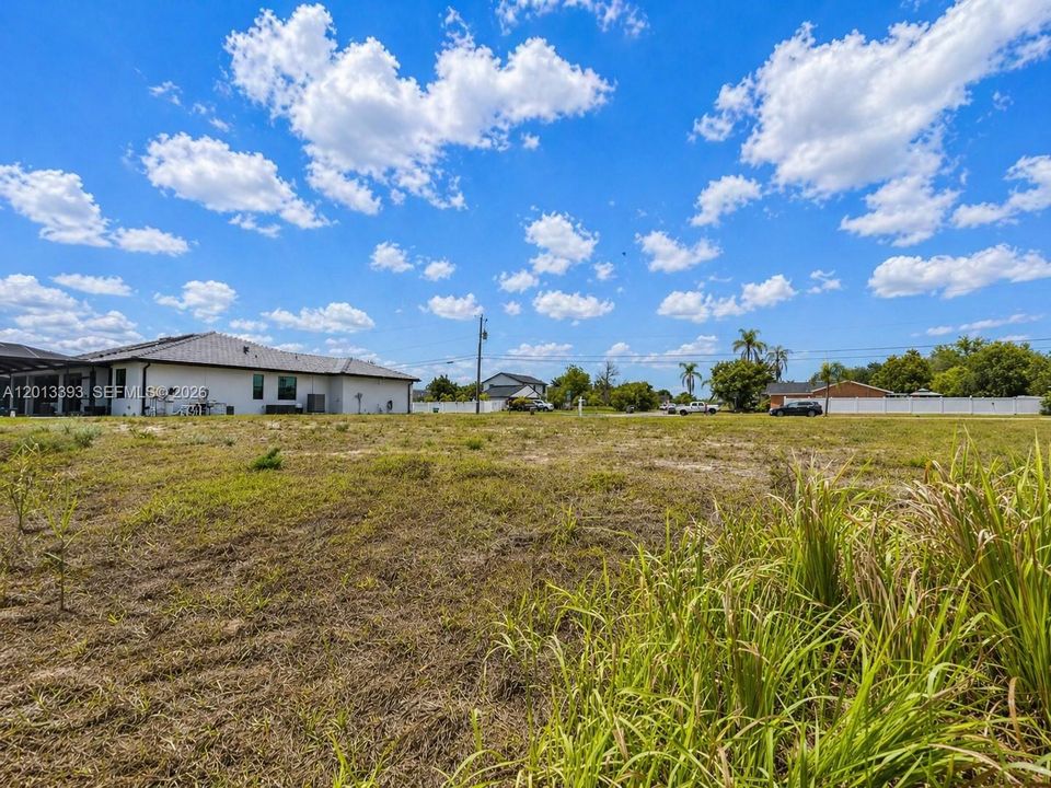 На продажу: $139,900 (0.23 acres)