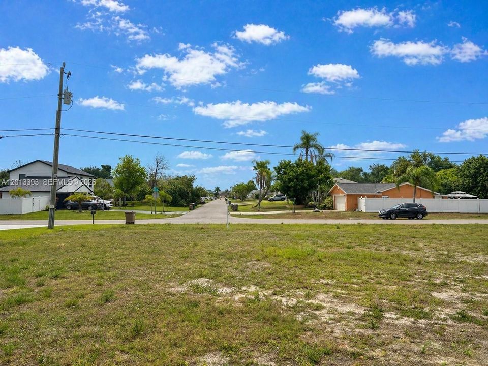 На продажу: $139,900 (0.23 acres)
