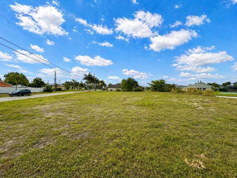 На продажу: $139,900 (0.23 acres)