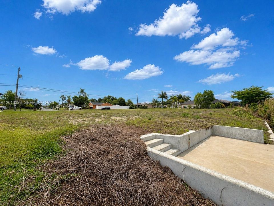 На продажу: $139,900 (0.23 acres)