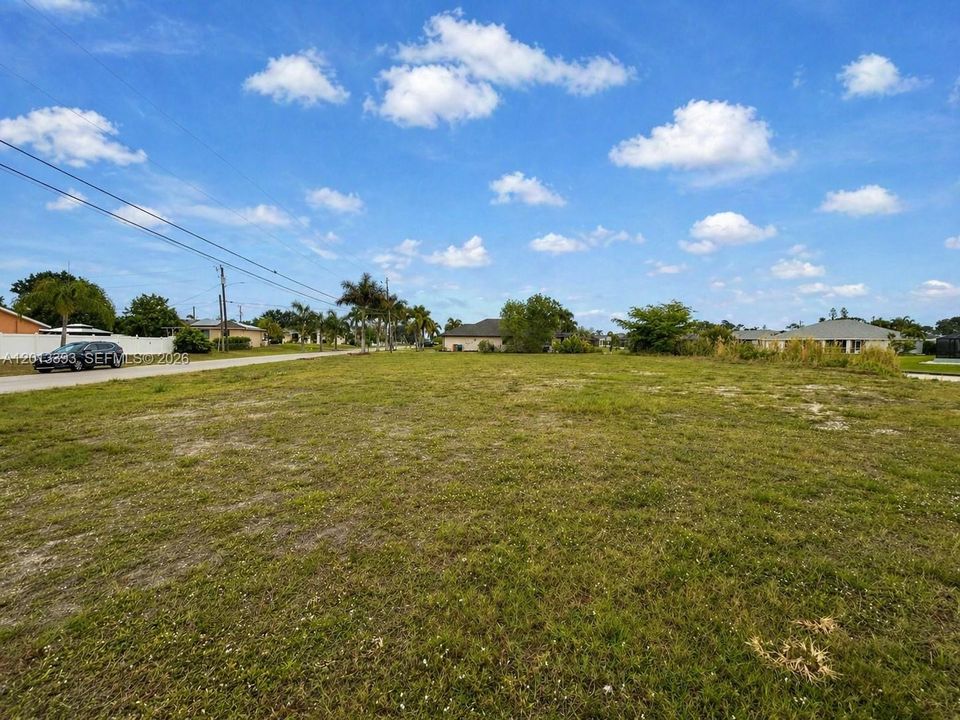 На продажу: $139,900 (0.23 acres)