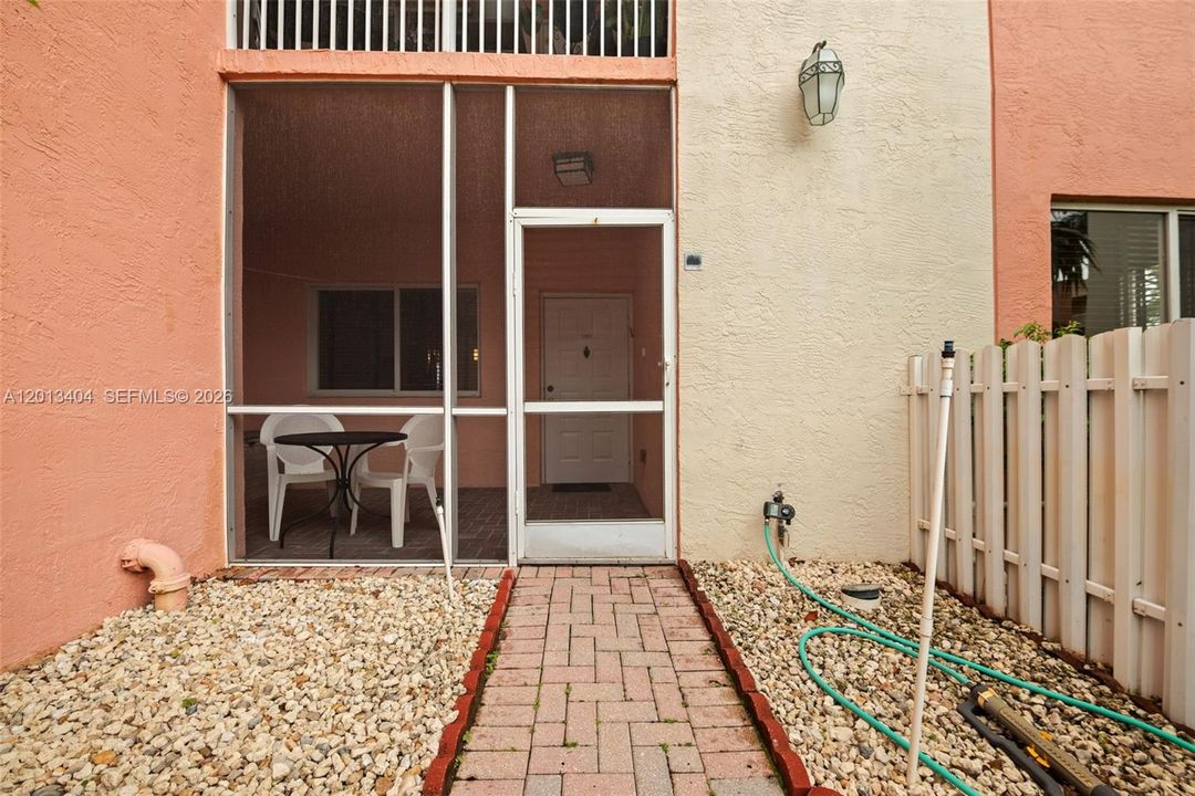 Activo con contrato: $259,900 (2 camas, 2 baños, 1457 Pies cuadrados)